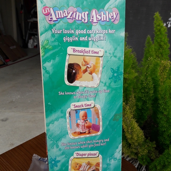 Amazing Ashley Baby Doll w Accessories Talks/Moves Arms Playmates 2001 - Picture 8 of 12